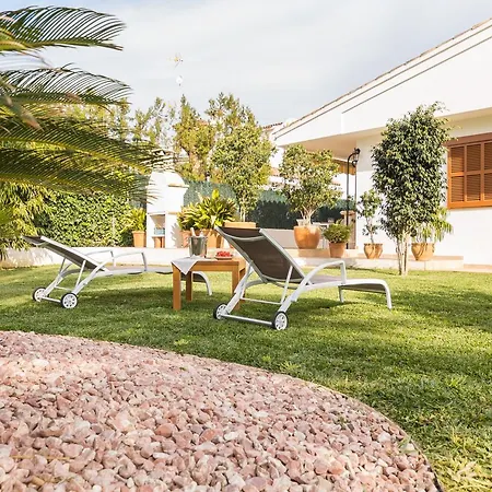 Villa Margarita Pins