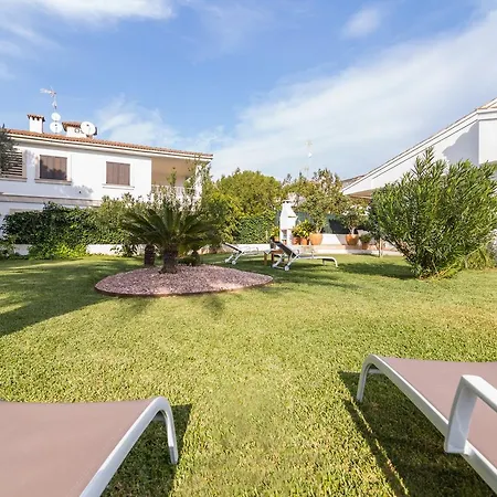 Villa Margarita Pins